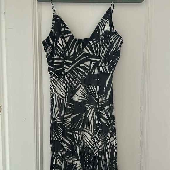 Evening dress - Picture 1 of 3